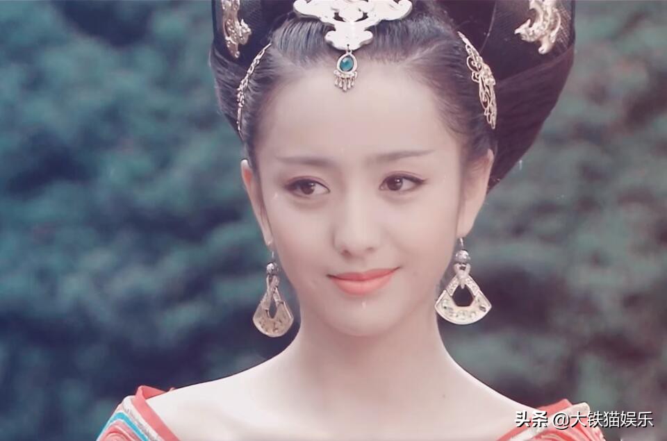 撑不起古装就别尬演了，这6位演员告诉你，什么叫为古装而生