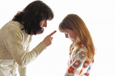 幼儿园老师给孩子布置作业,幼师给小孩布置作业