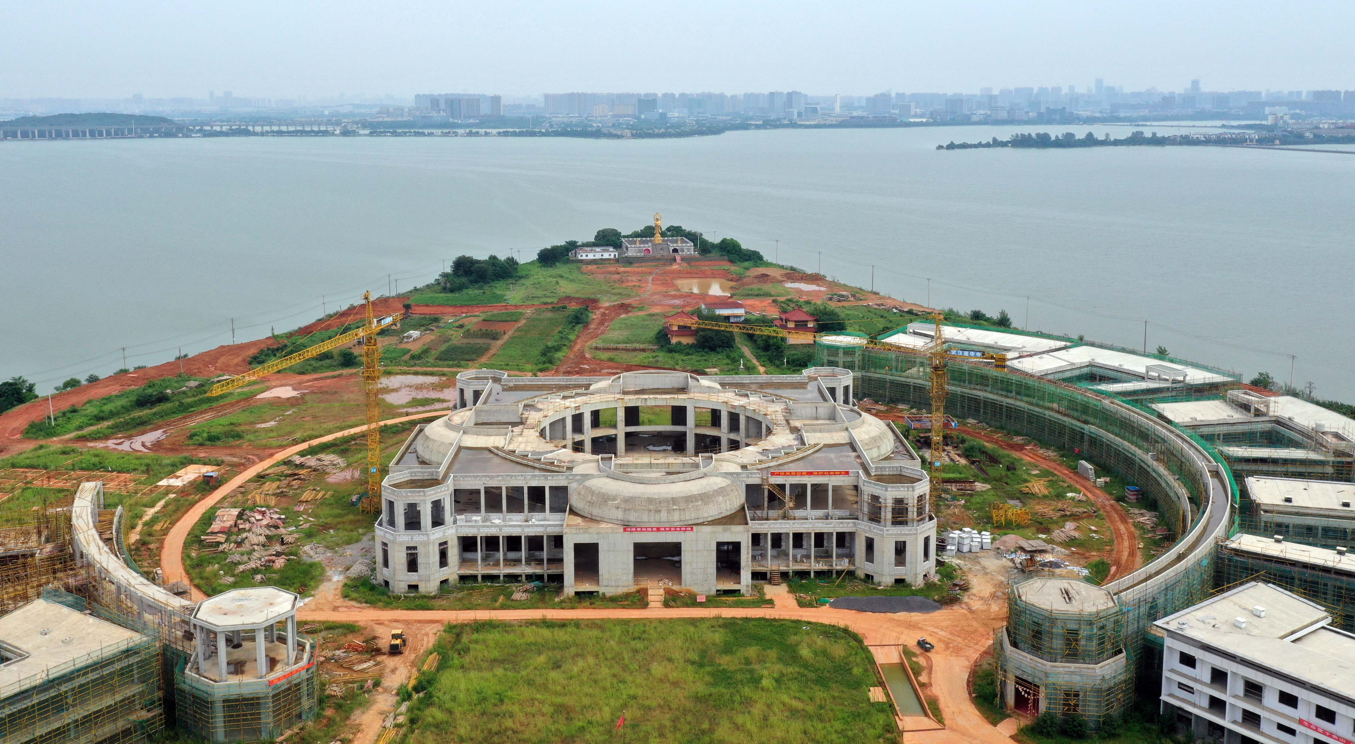 汤逊湖旁边有什么大学,汤逊湖畔有多少大学