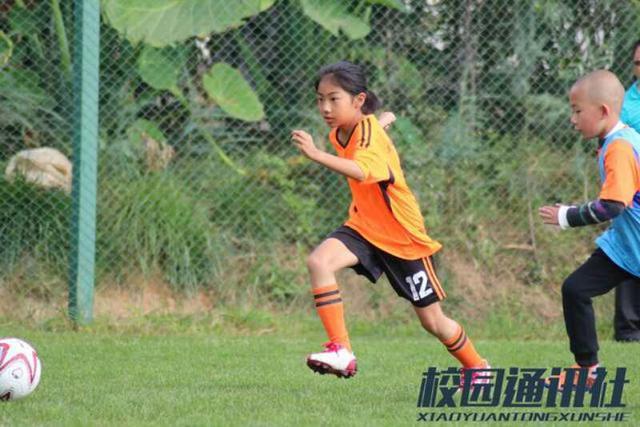 中国女孩对足球的热爱,对足球热爱的孩子