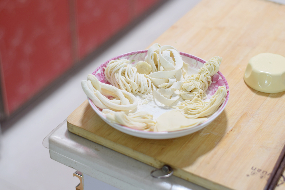 最简单做自动面条机,教你做小型手工面条机