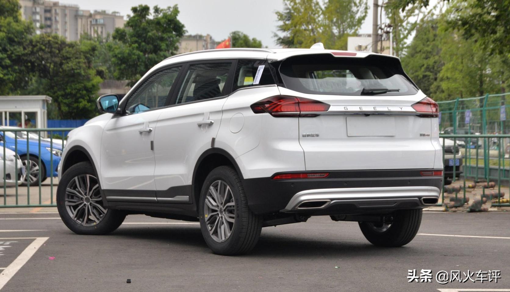 吉利博越l2023款旗舰版测评,博越是吉利第一款suv吗