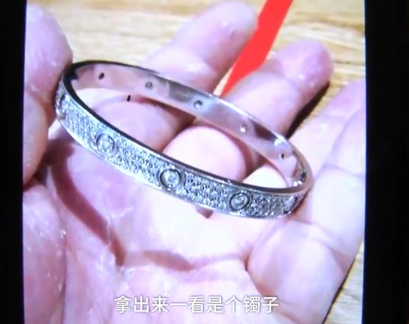 一男子捡到手镯卖60万,男子41万买卡地亚手镯完整版后续