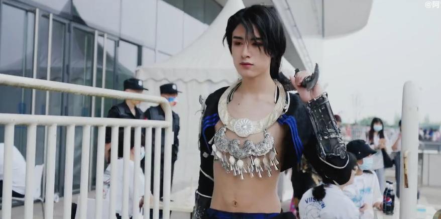 当天刀手游遇上剑三！秀秀和香香吃瓜，双五毒的样子不就是我吗？