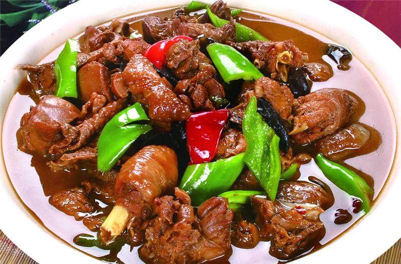 母鸡杀后肚子里的黄油很多,买了一只母鸡肚子里有一颗鸡蛋