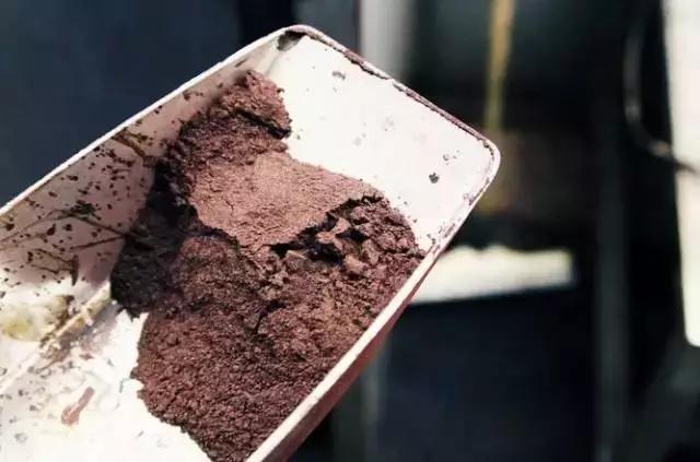 爱马仕丝巾贵的原因,爱马仕丝巾白标和黑标区别