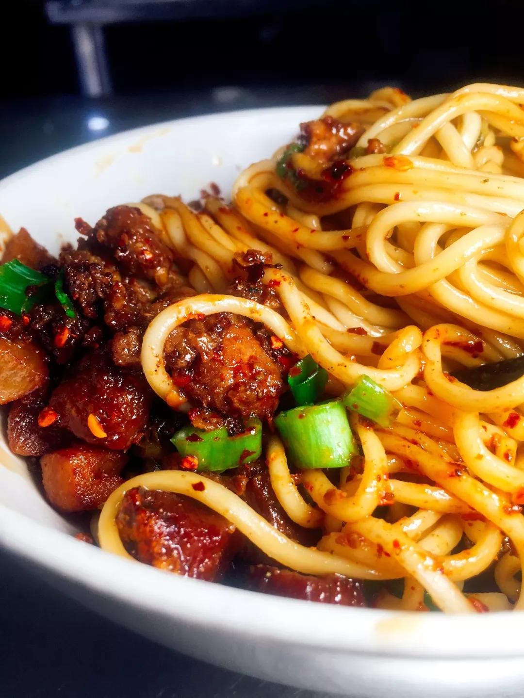 一碗米线斩群妖|我在昆明这5家米线店跪得端端正正