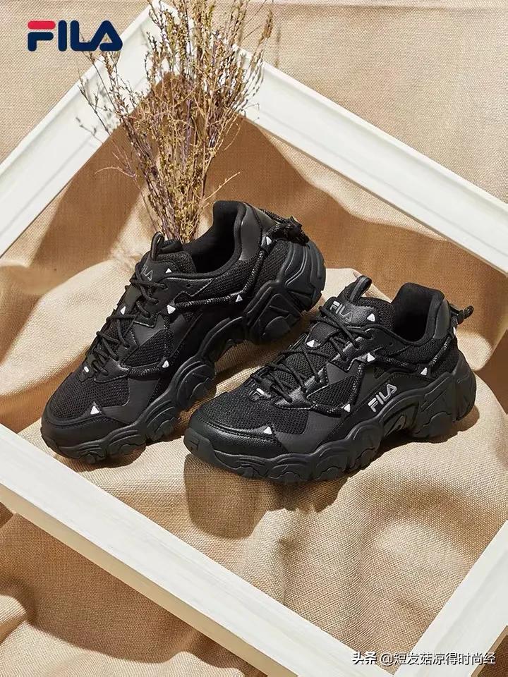 今年很流行的老爹鞋紫色配色,秋冬款老爹鞋百搭推荐