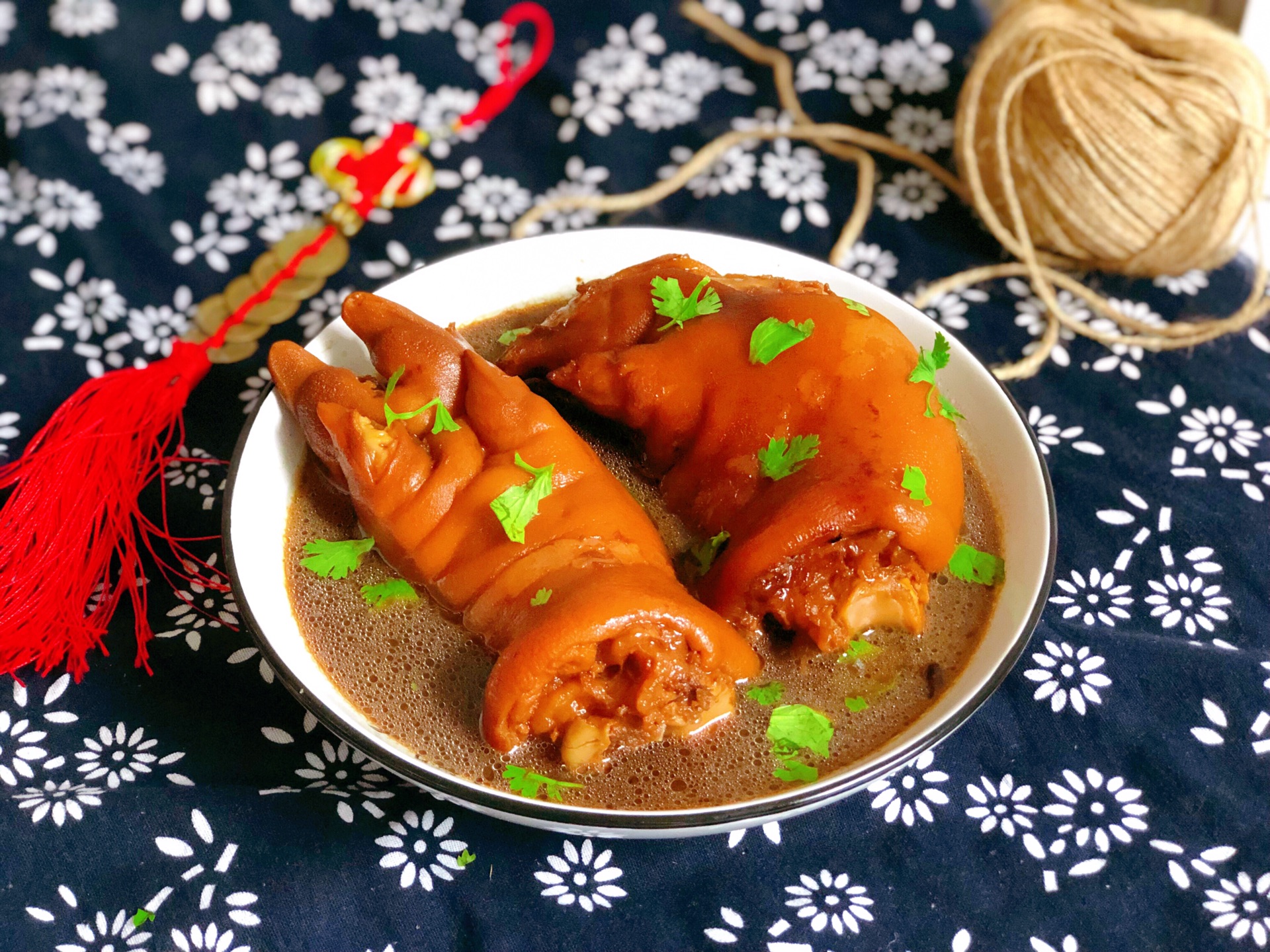 好吃又划算的酱卤猪蹄软糯q弹,皮开肉绽这道菜