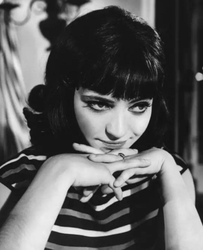 条纹衫的正确搭配,条纹衫穿宽松一点好看吗