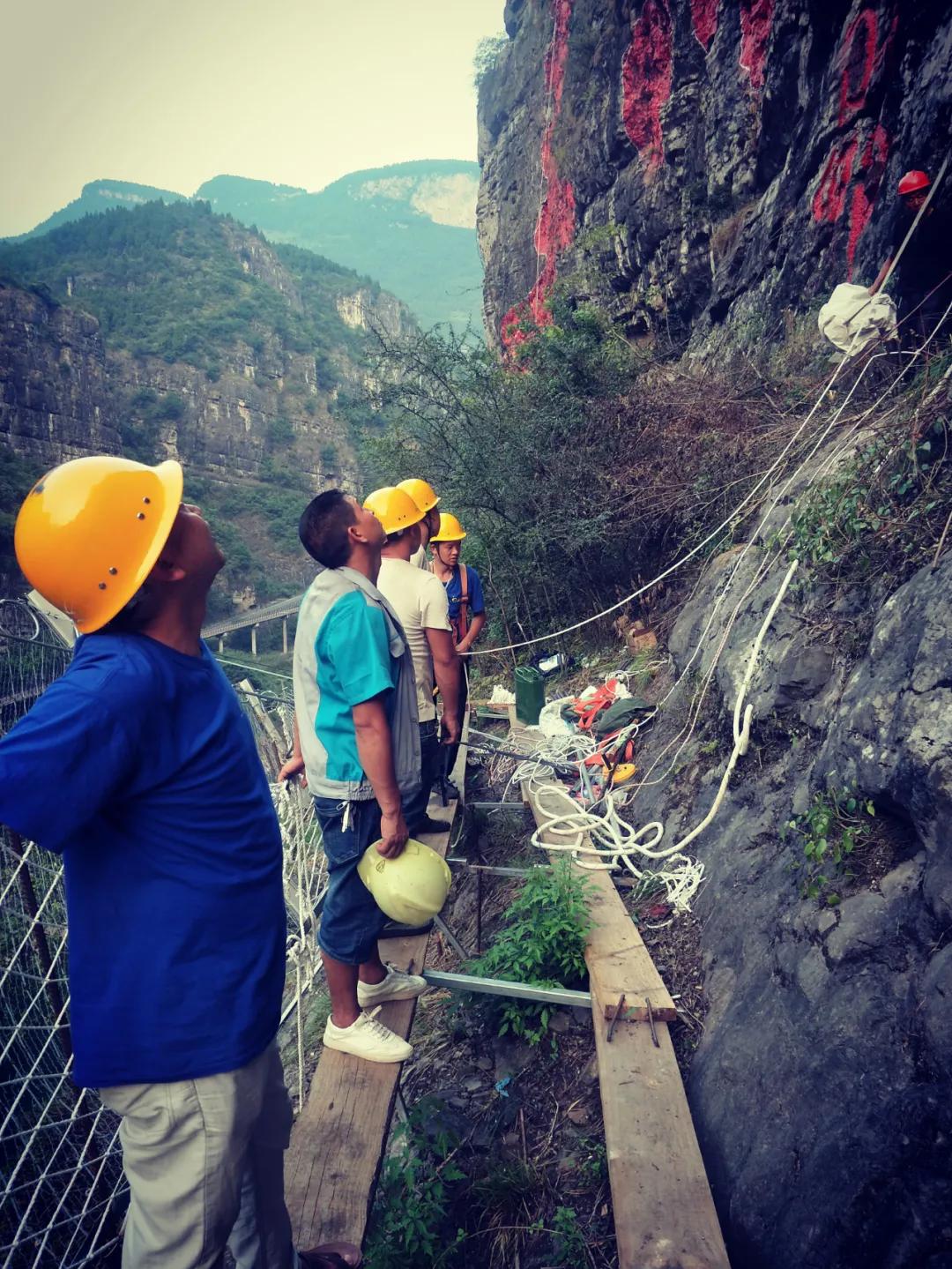 美酒河摩崖石刻在哪里观看,世界纪录最大山体雕刻