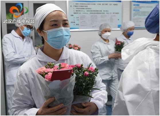 云南鲜花专列直达武汉金银潭医院院长替花农致谢白衣天使