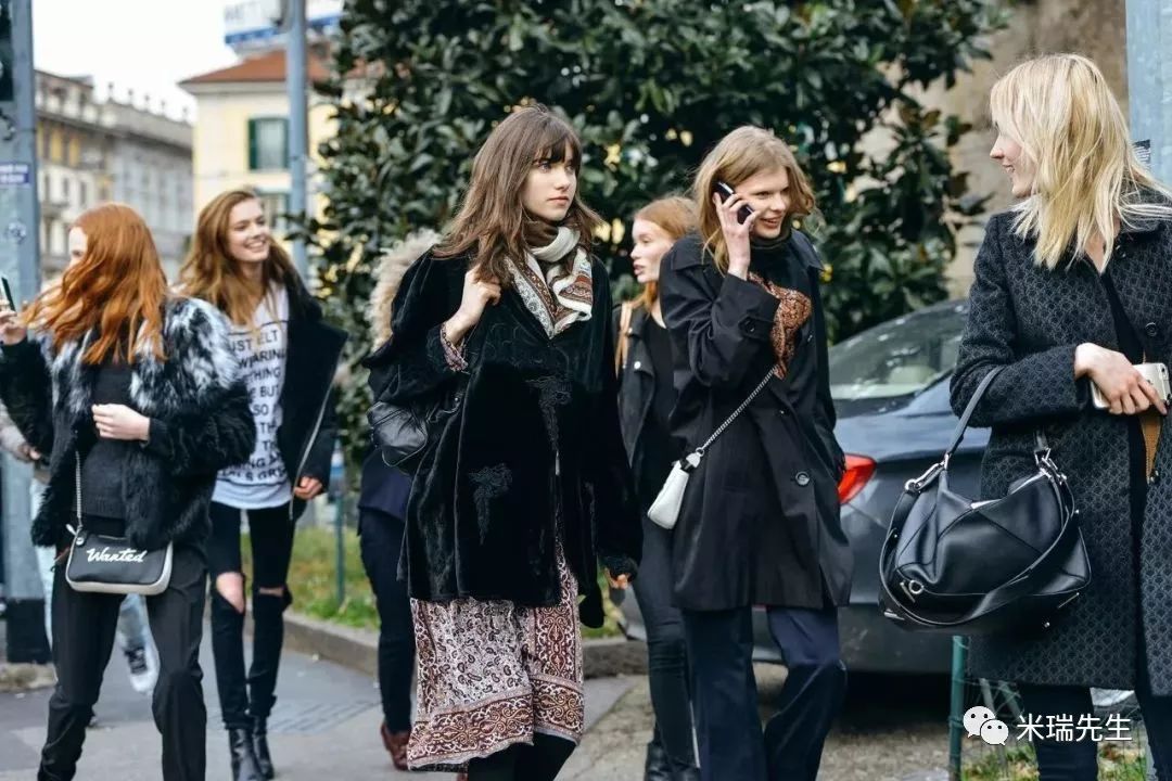 素人怎么去参加时装周走秀,素人怎么去时装周看秀