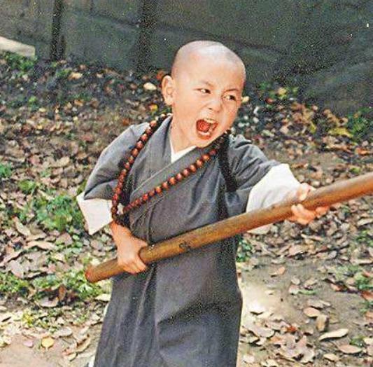 2岁孩子被虐待致死前仍求抱抱,2岁被虐待的女童