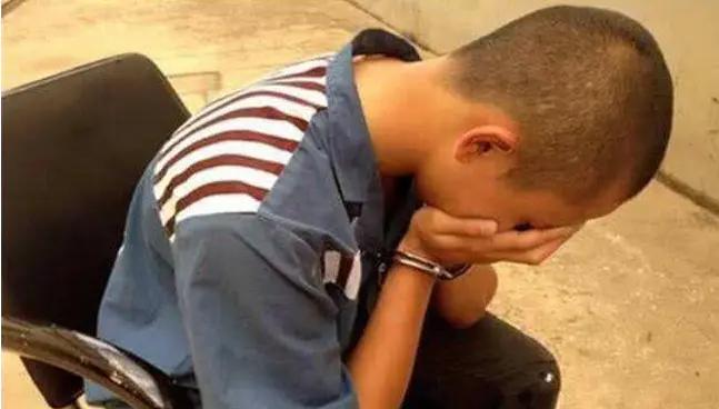 15岁儿子不与母亲分床睡,孩子15岁了还不愿意分床睡怎么办