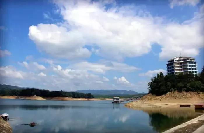 湖北省襄阳市县排名,襄阳市城区面积算大的吗