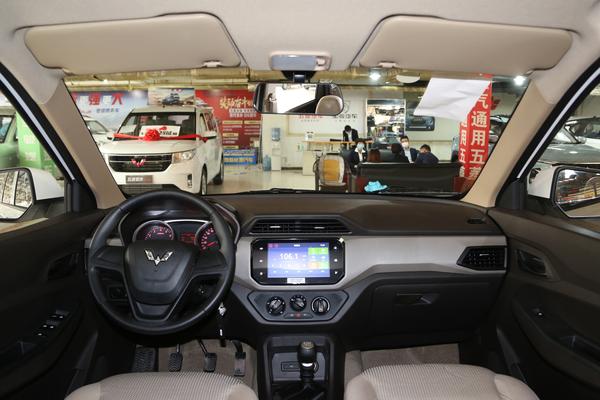 五菱宏光哪一款拉货好,五菱宏光厢货版3万公里