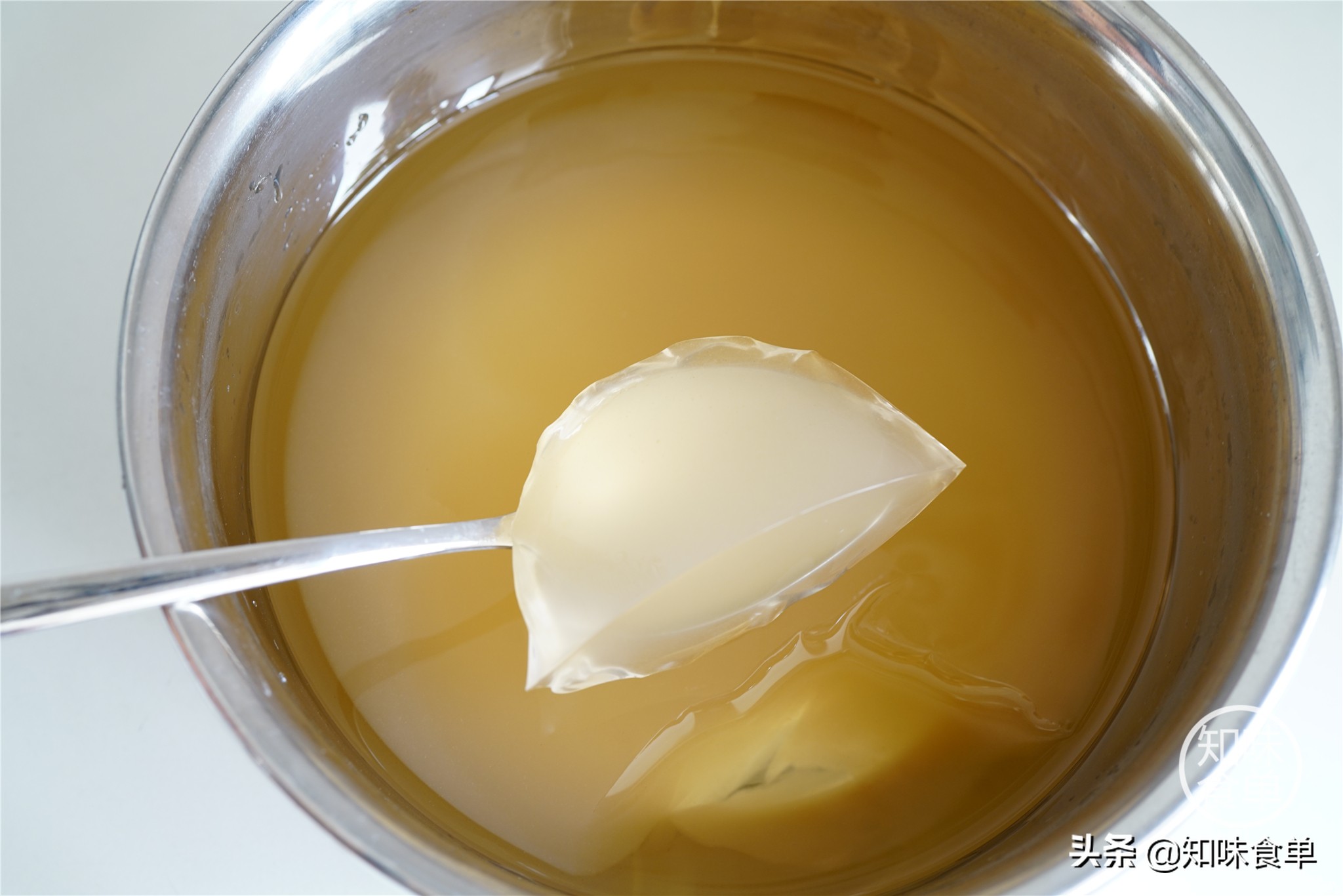 食单丨手工冰粉制作丨最全冰粉制作指南，天然*物冰植**粉大比拼