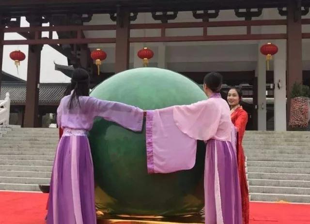 男子挖出价值22亿夜明珠,陕西挖出6吨重夜明珠视频