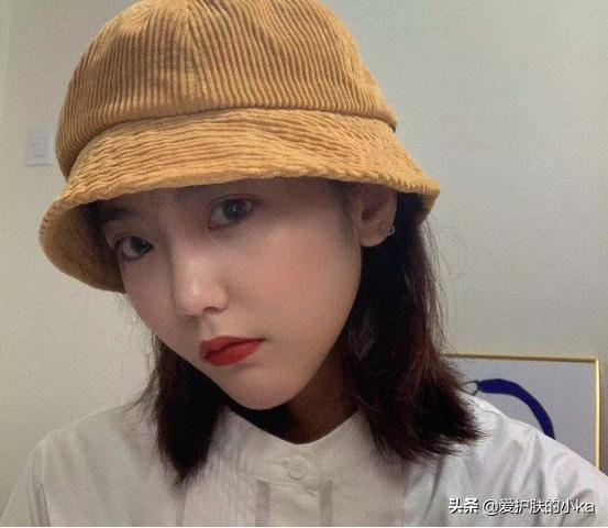 秋冬最流行的帽子这样戴最显脸小,哪种帽子夏天戴好看又显脸小