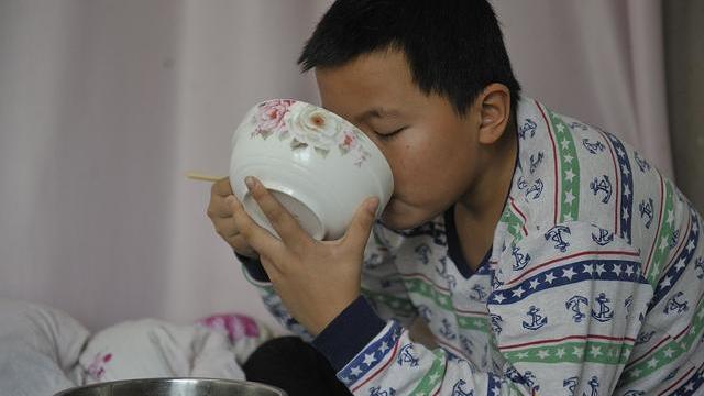 空腹抽血验激素前可以喝水吗,抽血前可以喝水吃药吗