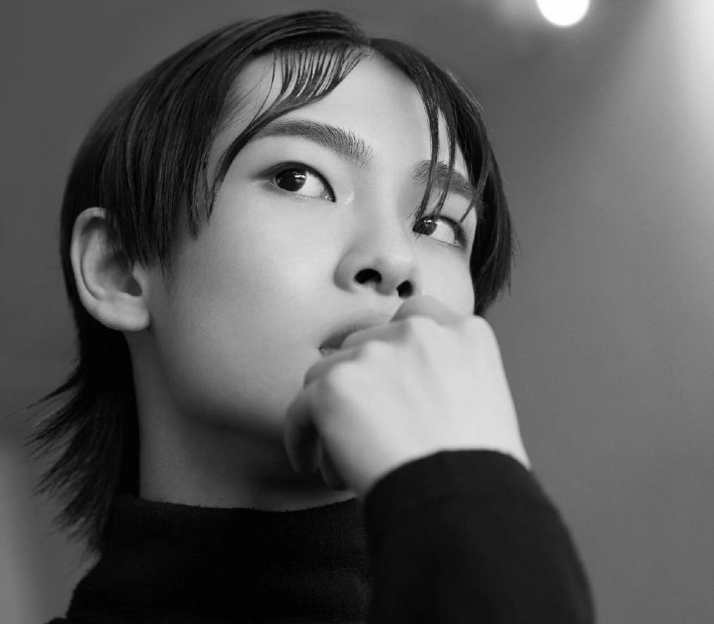 周震南双眼皮视频完整,周震南齐刘海发型