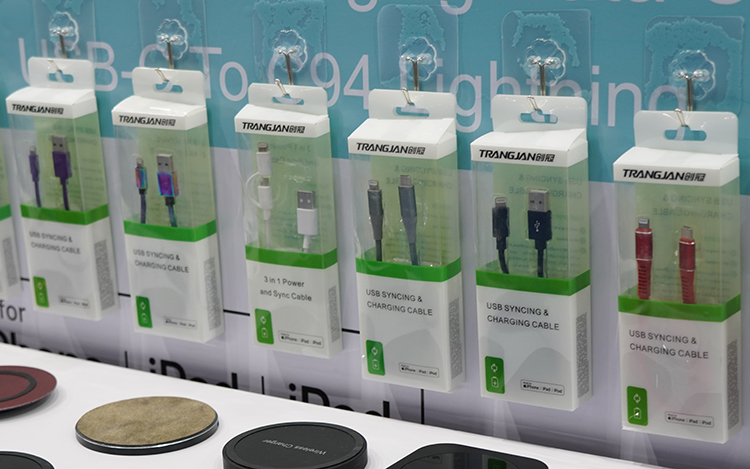 创冠在印度展示结合了中国传统文化之美的无线充电器