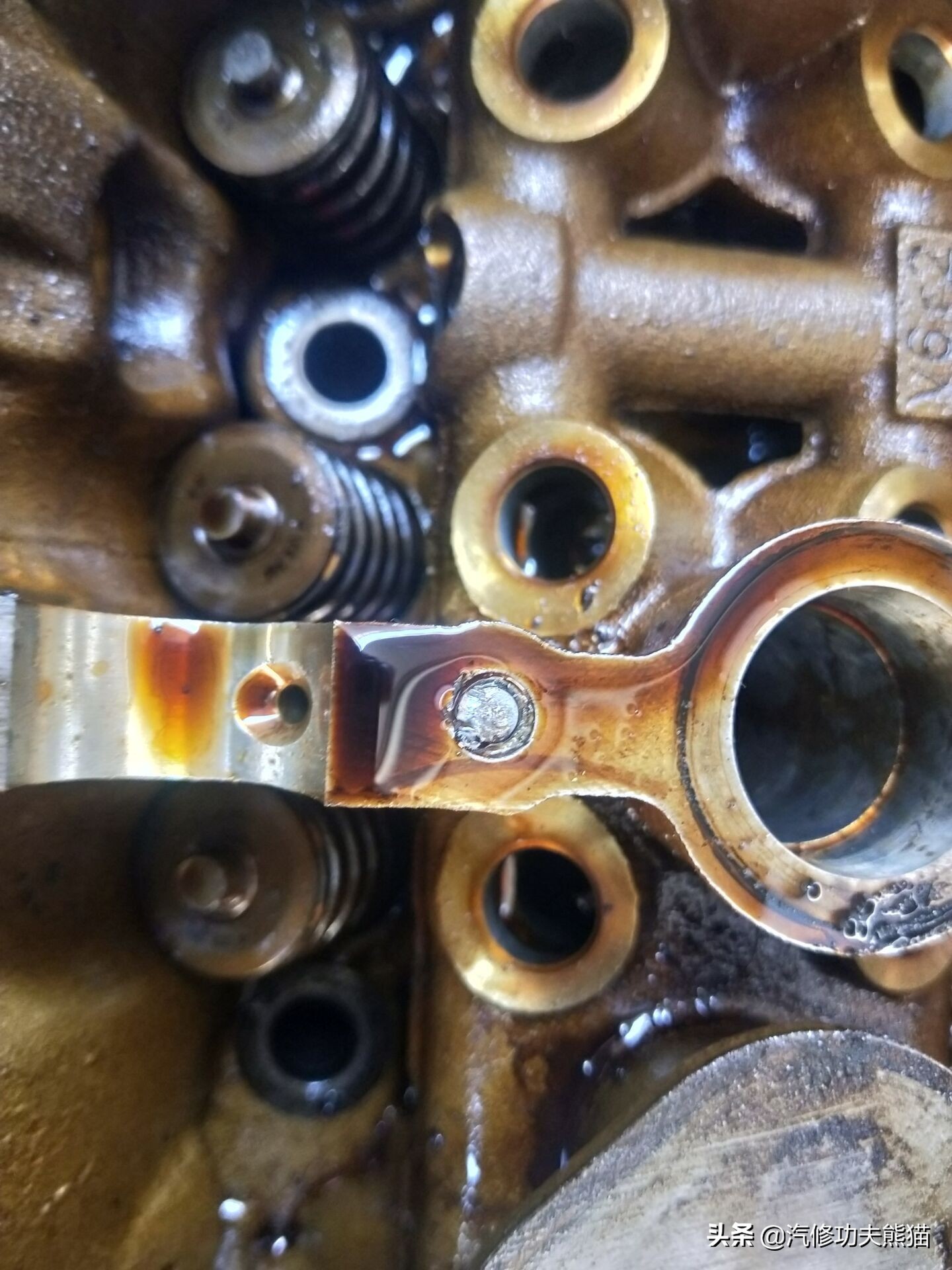 16款奥迪a6l2.5自吸发动机漏油,奥迪a6l2.4免拆烧机油处理靠谱吗