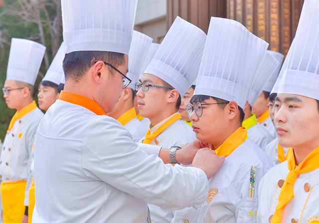 厨师行业的发展前景怎么样，厨师行业的未来，厨师会有出路吗