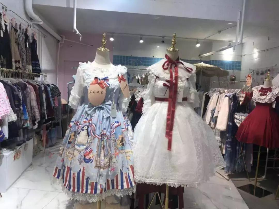 一条裙子卖到十几万,一条裙子卖800多万