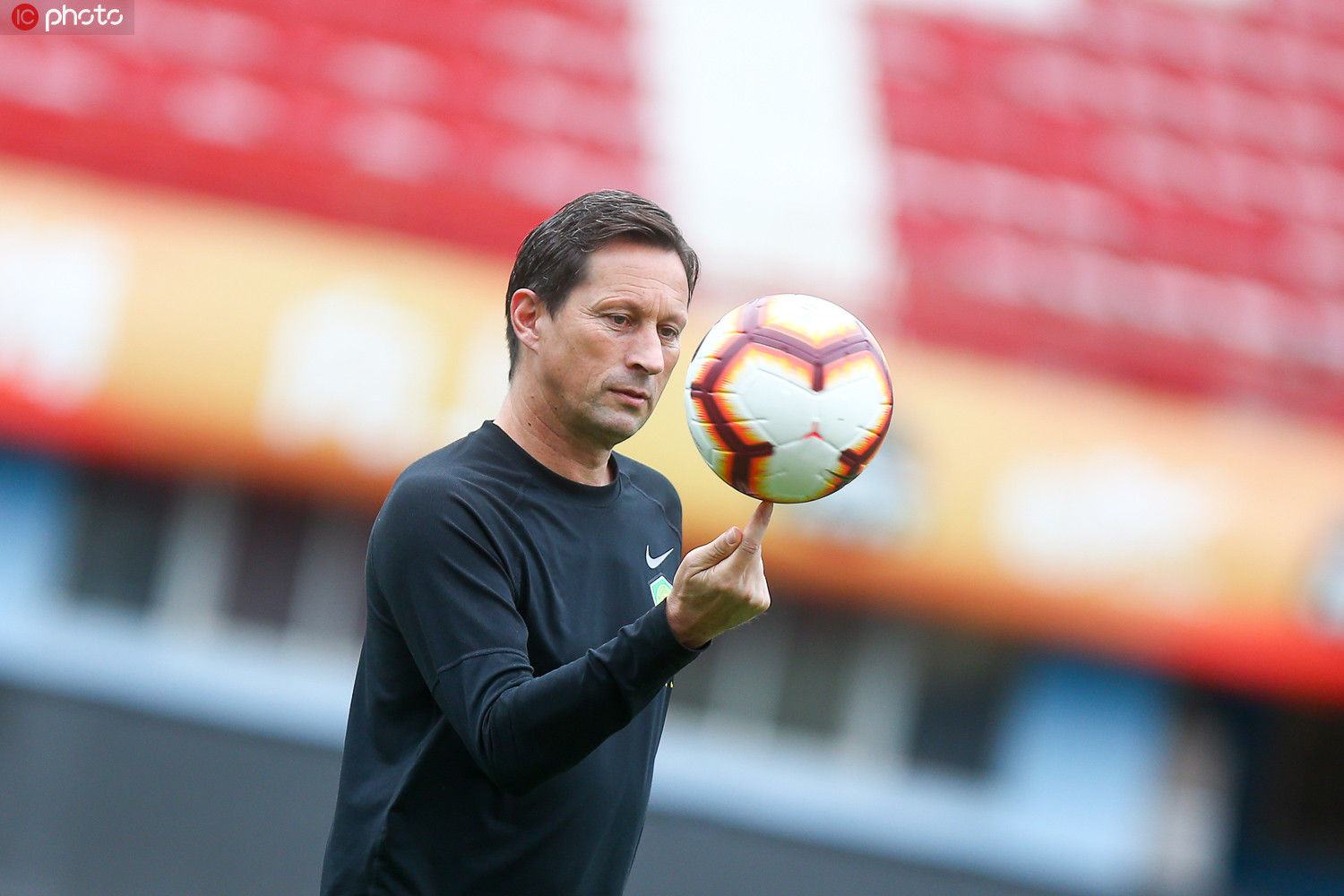 施密特什么时候执教国安的,施密特十连胜