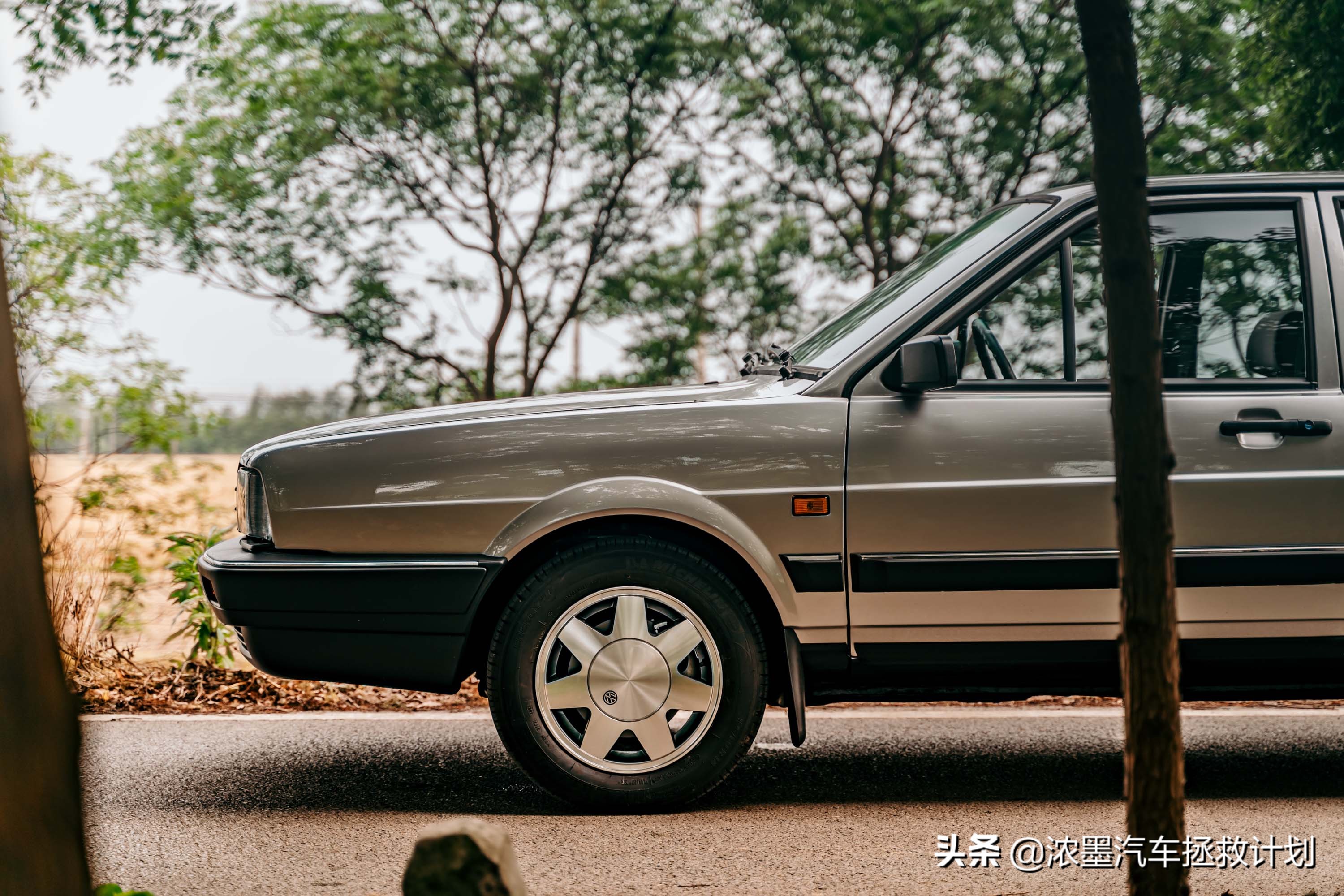 「妙手生花」重建一台战损级桑塔纳，带给它历经千般后的华丽重生