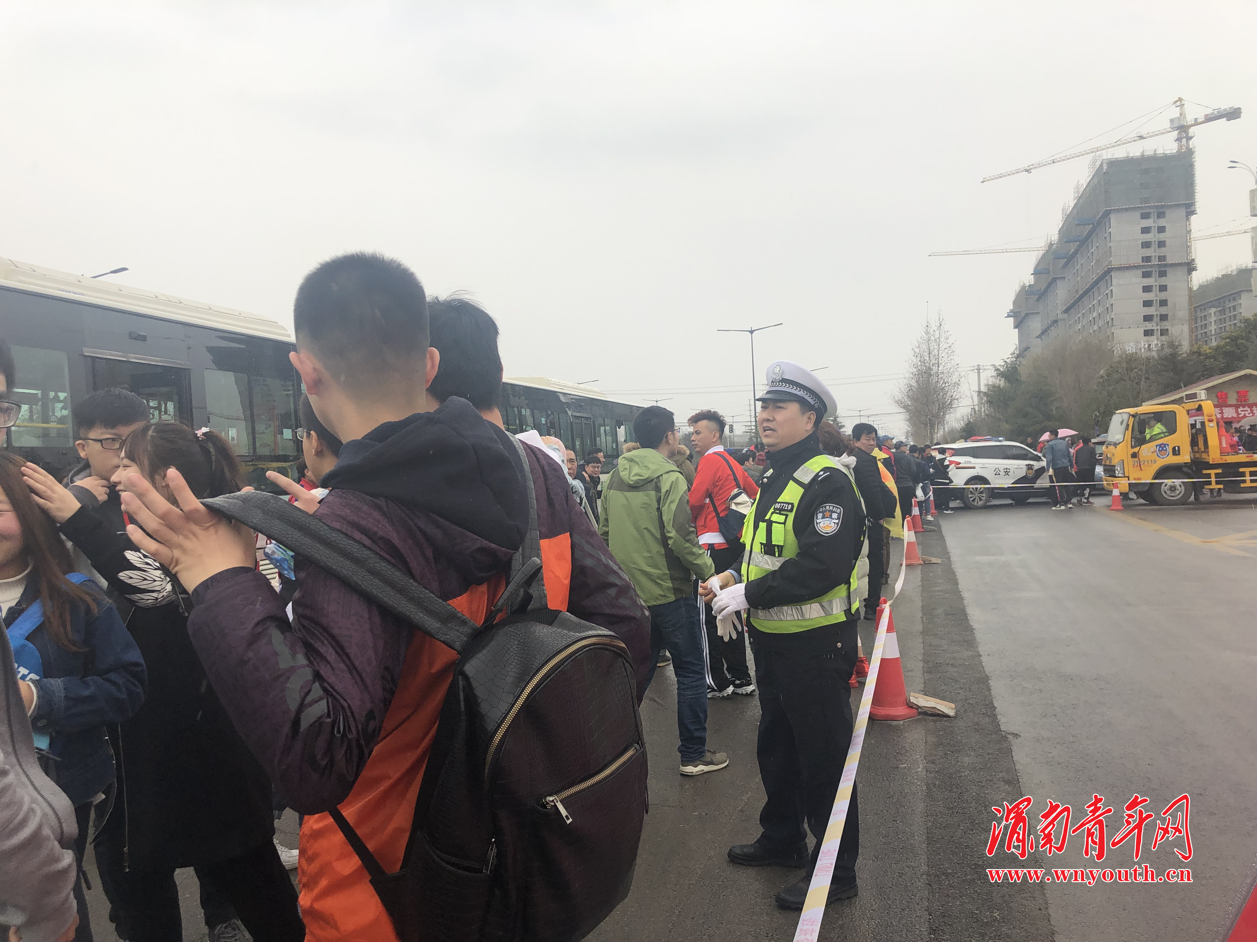 渭南高新交警大队圆满完成2019中甲陕西大秦之水首场足球赛安保任务