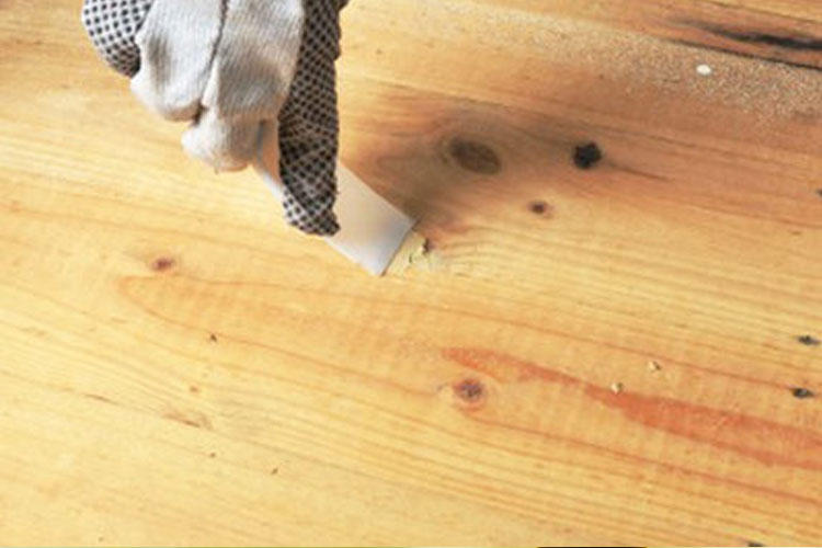 怎么修复白色木桌,坑洼的木桌翻新最佳方法