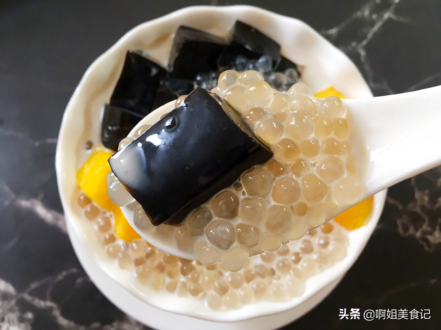 烧仙草和龟苓膏哪个更能清热解暑,90年代夏天解暑的龟苓膏