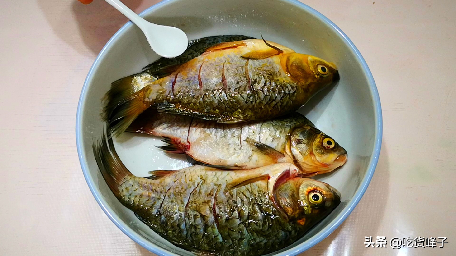 熬鱼汤的正确方法加鸡精吗,熬鱼汤放奶粉的正确方法