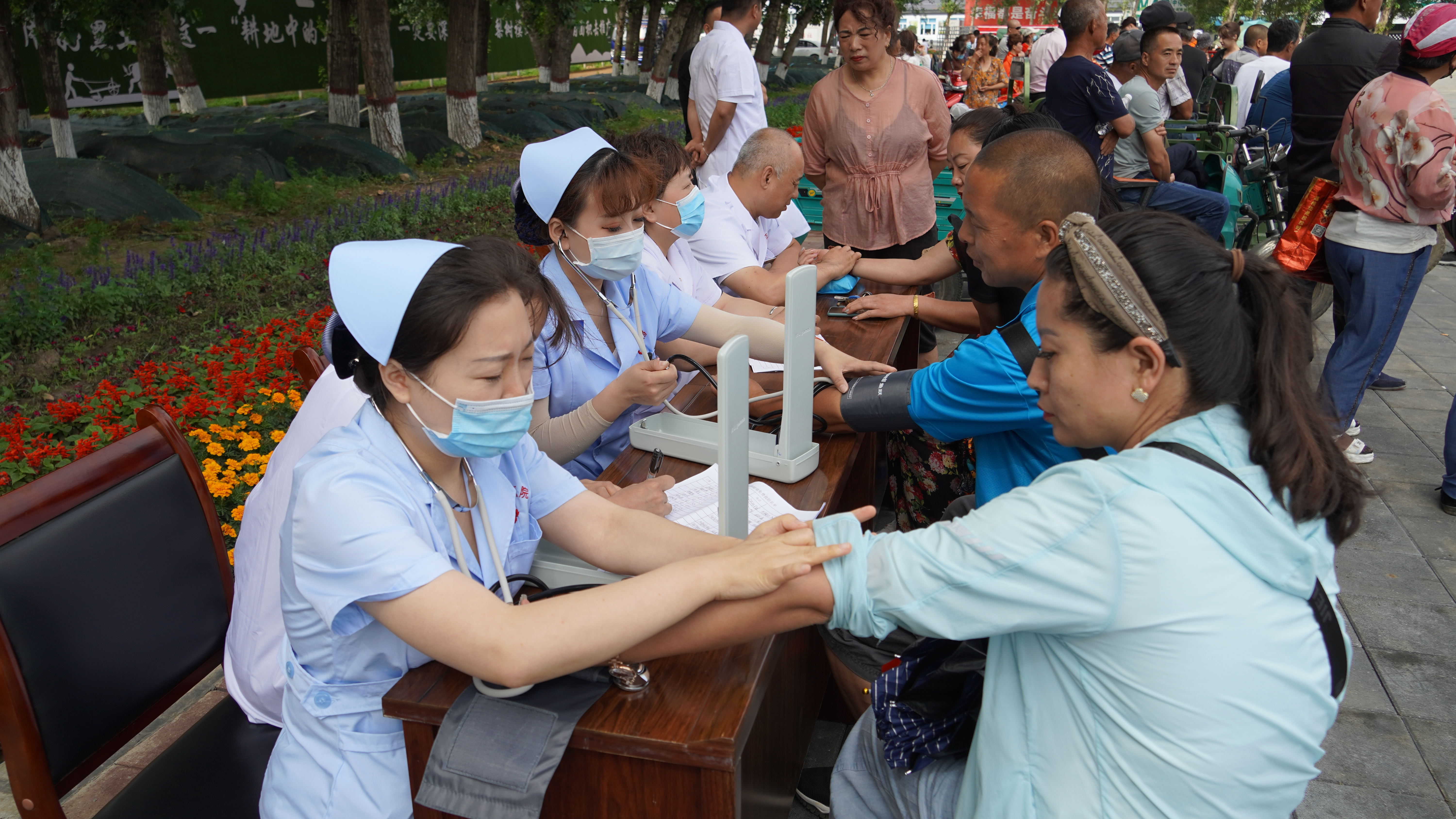 四平一正中医院、医疗进村送健康