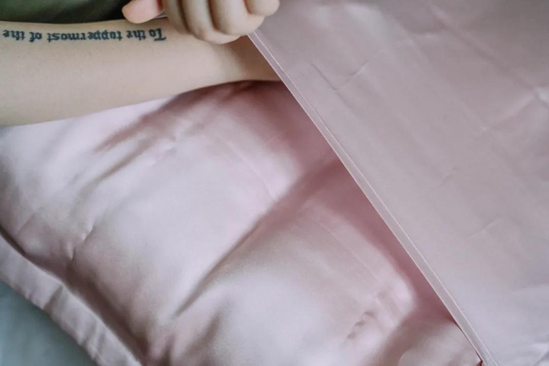 夏日的浪漫洗衣液香味持久留香,真丝护色洗衣液桑蚕丝专用