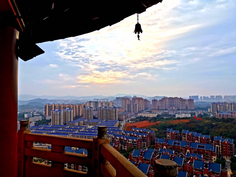 洞庭湖中一寺院举办“走禅路，忆初心原始禅修活动