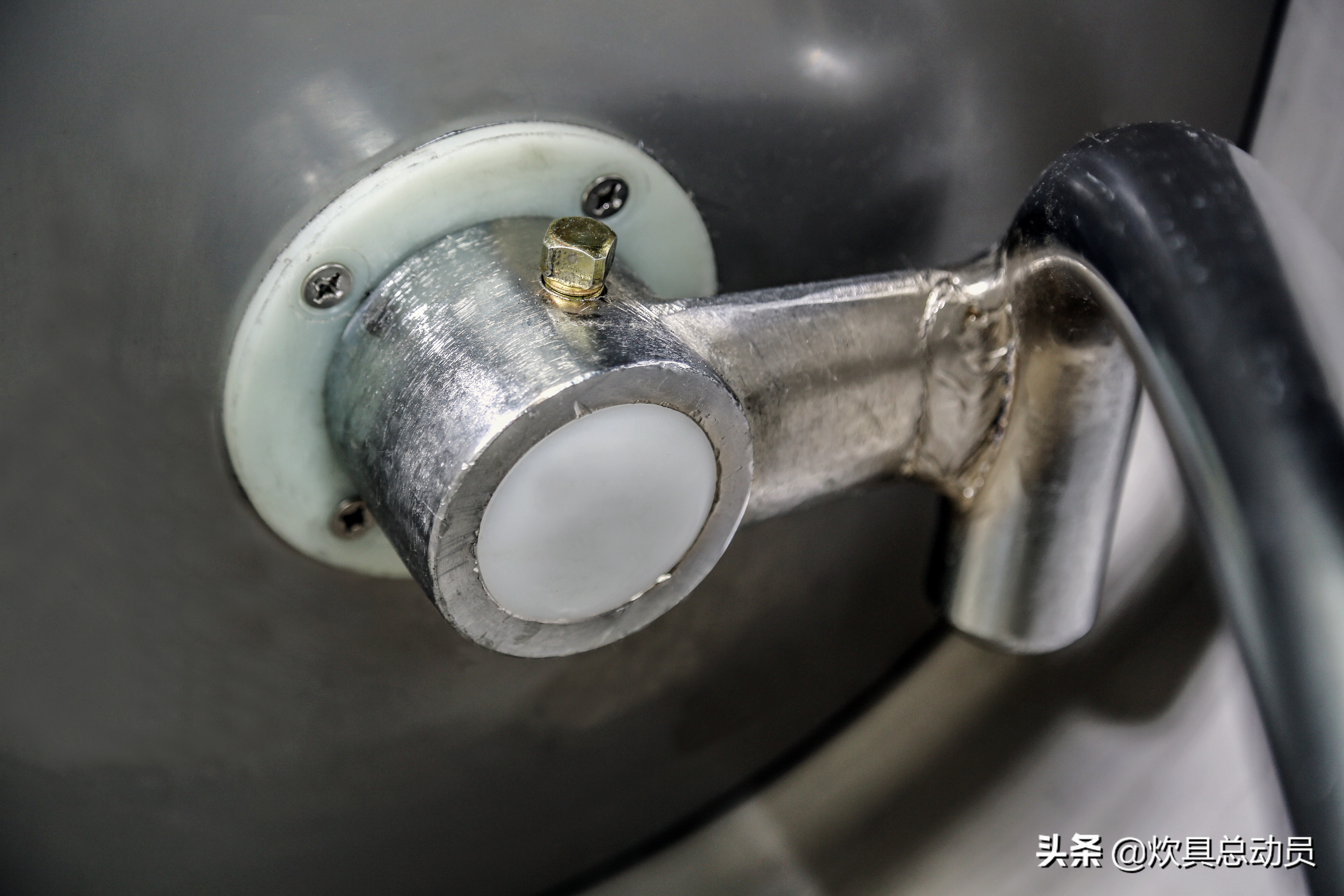 和面机和面时漏油是咋回事,和面机和不光滑面都有哪些原因