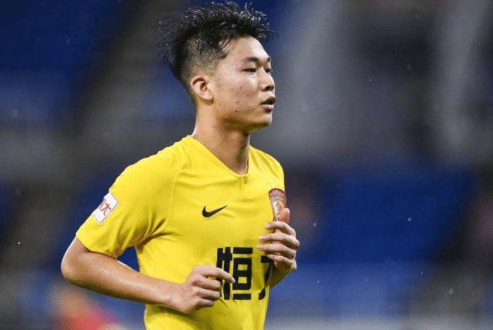 中超三豪门续约六大将，上港续最贵外援，恒大国安留本土核心