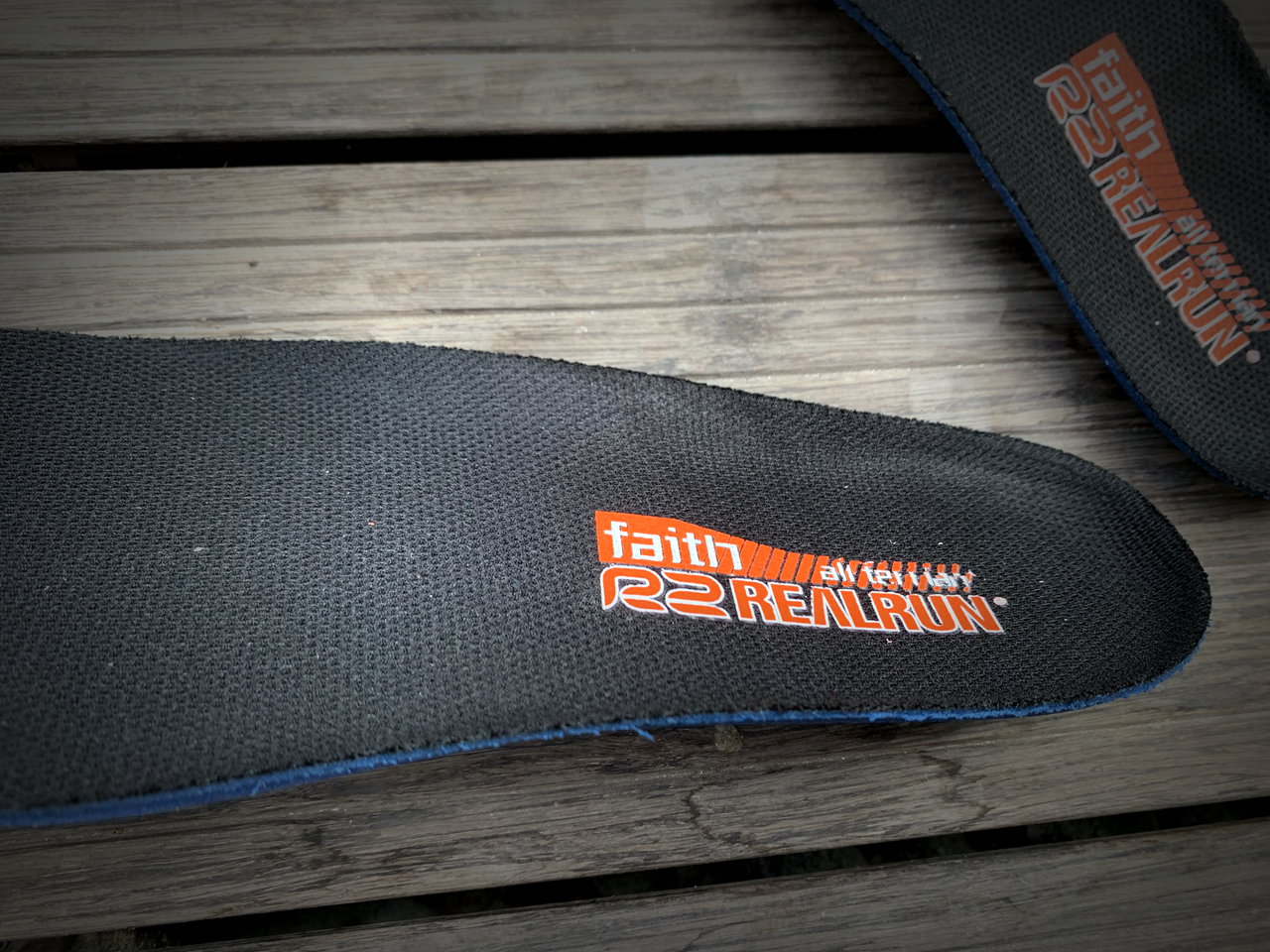 奔跑的Faith-咕咚R2信仰跑步鞋