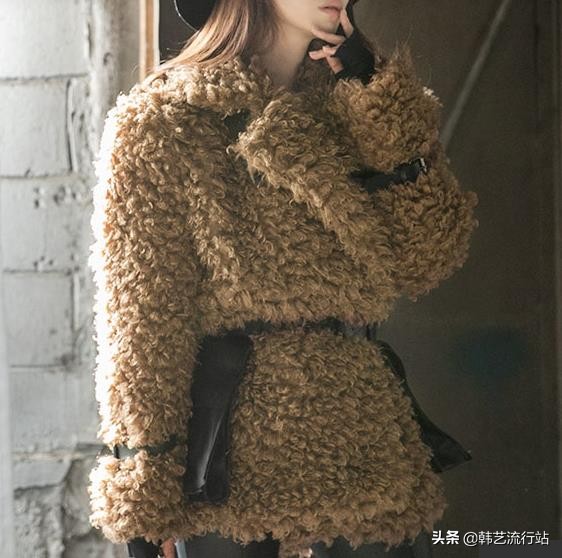 今年最火的仿皮草外套,穿搭仿皮草