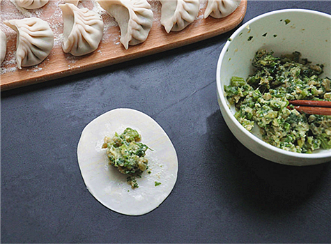 煎饺皮薄脆的做法,香煎饺子做法大全图解