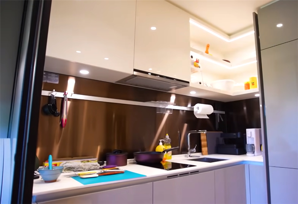 28岁香港夫妻买下35m2蜗居,香港一家三口买下27㎡蜗居