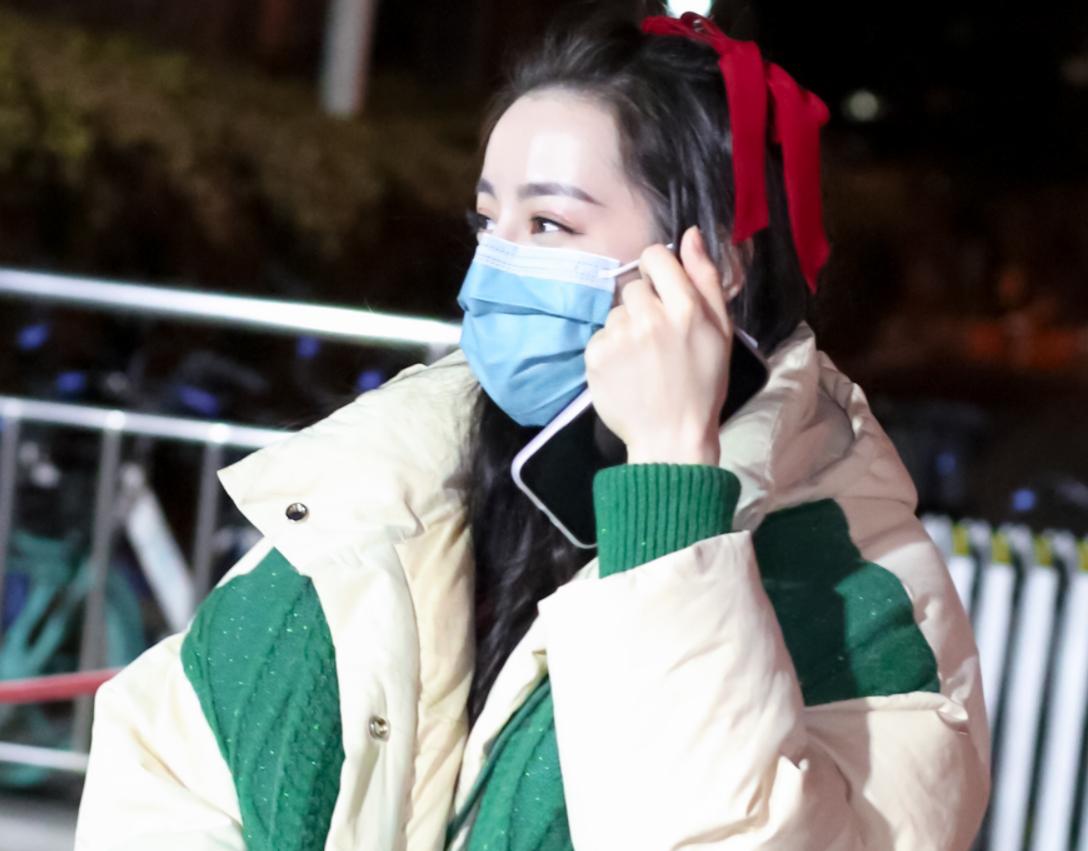 迪丽热巴贵州拍戏路透,迪丽热巴路透绿色衣服