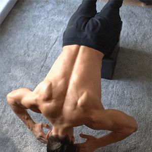 90后奶爸搞怪哄娃,肌肉奶爸带娃路人反应