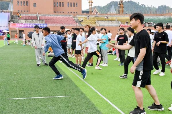 运动会圆满结束运动不止步,运动会闭幕但人生不落幕