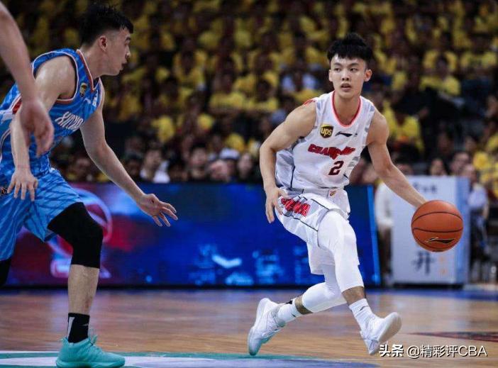 中国篮坛最忙碌球员！CBA刚夺冠赴国青报道，没时间陪家人很难受