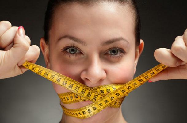 郑爽体重仅仅44kg，她是如何做到的？原来她用了2个方法